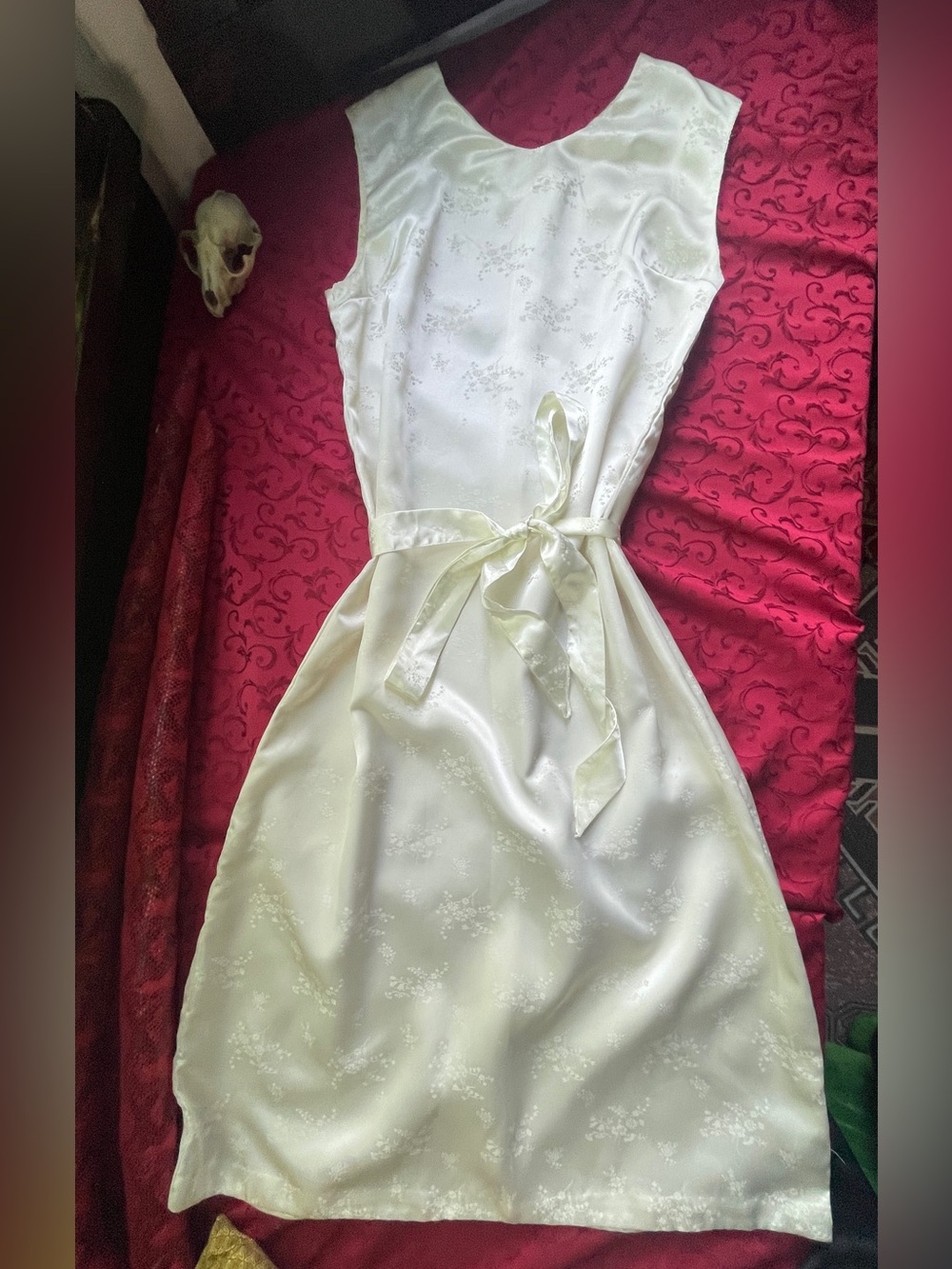 Vintage Elegant Cream Sleeveless Satin Dress with Waist Tie